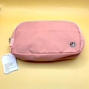 Lululemon Everywhere Belt/Shoulder Bag : Pink
NWT